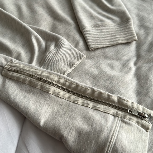 Cream sweater dress with zipper in the sides - Picture 2 of 2